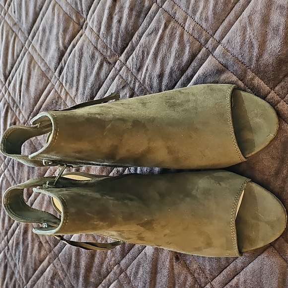 Peep Toe Shoes - Picture 3 of 15